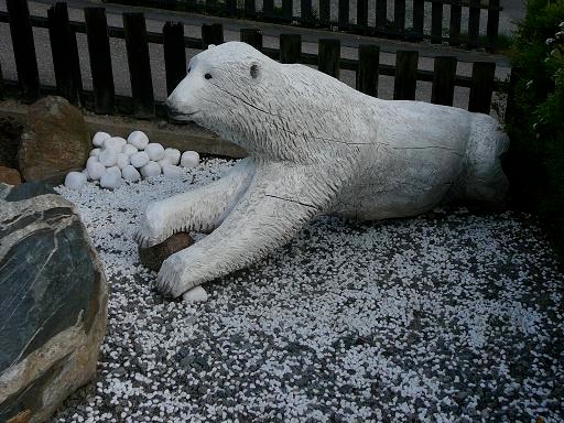 isbjörn föds 2010